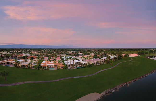 Moonshine by Avantstay Modern & Stylish Estate w/ Bar, Fire Pit & Hot Tub 5 bd - Foto 43