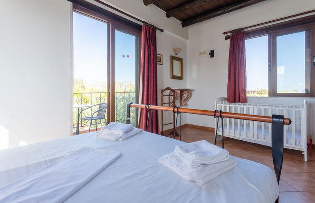 Villa Tzina Large Private Pool Walk to Beach A C Wifi Car Not Required - 1604 - Foto 9