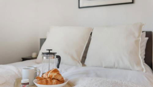 2BR Waterside Flat Parking WiFi Garden & DLR Nearby - Foto 2