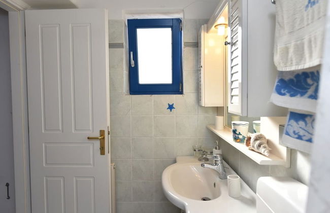 Sophia Villa Paros - Beachfront Villa at Lolantonis - Photo 57