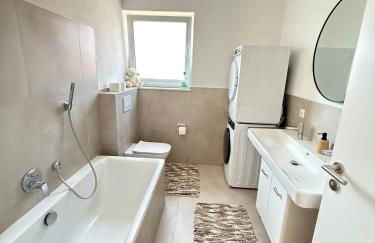 Luxury Apartment 4 bedrooms Self check in out - Foto 18