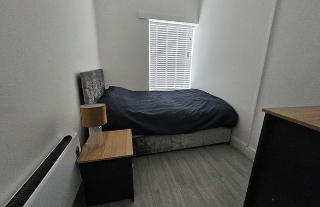 Stylish 1 Bedroom Flat Near Bridgend Town Centre - Foto 1