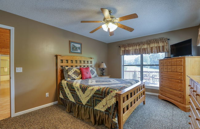 Moosetrax - 3 Bedrooms, 2 Baths, Sleeps 6 Cabin by RedAwning - Photo 4