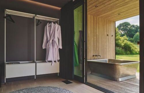 Hygge Hideaway - Photo 13