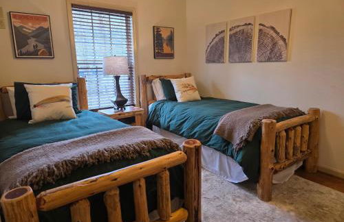 Riverfront Little Red Cabin, World-class Trout Fishing, Views & Boat Access - Foto 5