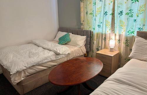 2 Bed House-Sleeps 4-Free Parking - Foto 4