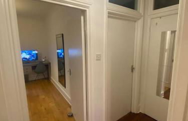 2 Bedroom Flat in Camberwell Green - Central Location with excellent connections to tourist attractions and main London airports - Photo 22