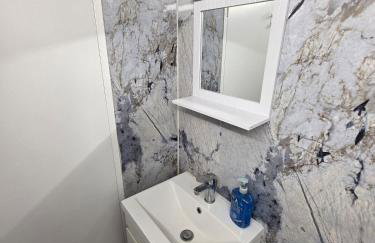 Private Basement Flat - Photo 6
