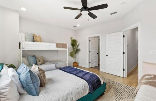 Upscale Townhome 3 miles to Downtown with 2 Car Garage - Foto 31