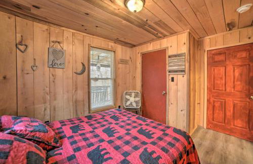 Remote Kentucky Cabin with Fire Pit and 2 Ponds - Foto 13