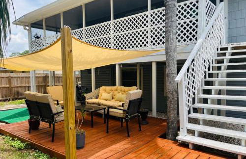 Spacious Retreat Fenced Yard Screened Deck - Photo 16
