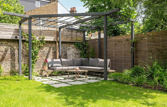 Chic and Colourful Family Home by Underthedoormat - Foto 54