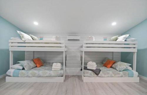 Gorgeous Home with Huge Private Pool and Game Room - Foto 40