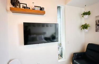 Art-filled Loft 180 Views, Rooftop Pool, Parking - Foto 2