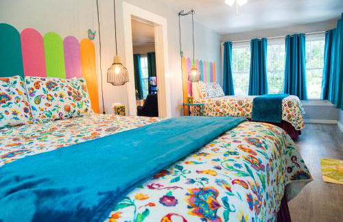 The Bluebird Cottage Style Cabin with Hot Tub near Turner Falls and Casinos - Foto 4