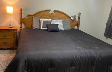 Cozy 3 Bedroom Home in Quiet Neighborhood - Photo 7