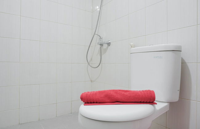 Best Homey Elegant Studio Room at Amethyst Apartment - Photo 9