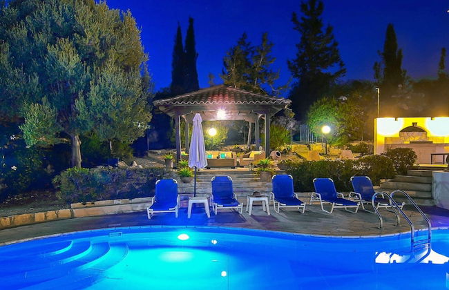 Large Pool & Garden, Billiard, Peaceful Area, Near to the Sea, Coral Bay Paphos - Foto 44