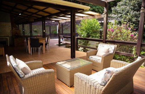 Chalé com Deck e Churrasqueira nas Montanhas - Foto 36