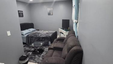 A newly built detached studio apartment with queen size bed - Foto 4