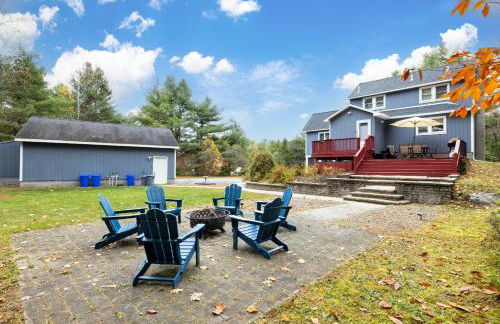 3BR Lake Luzerne Retreat with Game Room & Cozy Fire Pit - Foto 36