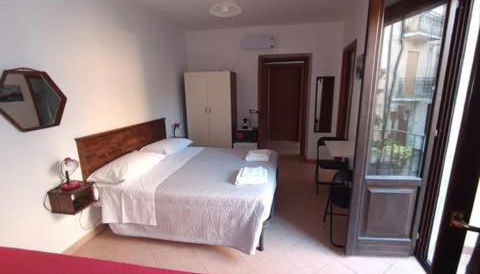 Desiree's Rooms - n 2 camere con bagno privato e balcone - Foto 4