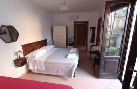 Desiree's Rooms - n 2 camere con bagno privato e balcone - Foto 4