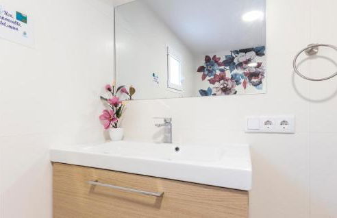 3 Bedroom Stunning Home In Mezquitilla - Photo 45