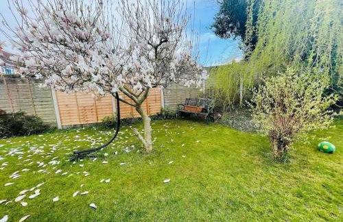 Spacious Solihull Home 5 Beds 2 Sofa beds - Max 10 - NEC BHX Spacious 4 Bedroom Home - NR JLR, Birmingham Airport, HS2 Sites, Resorts World, A45, M42 Mell Square - Regular Work Stays Available - By Samina, ARZ Stays - Photo 21