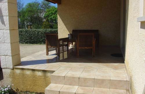 Agréable maison entre rivière et centre du village avec piscine - Photo 7