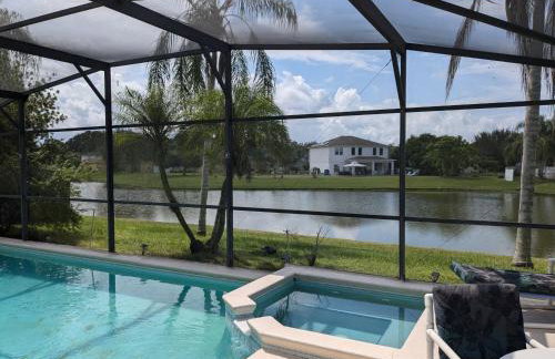 Large lakeside 5 bed villa with private pool - Foto 27