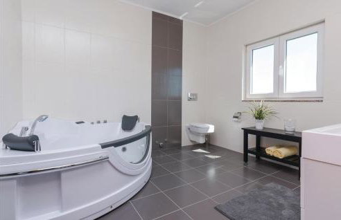 Four-Bedroom Holiday Home In Suhovare - Foto 39