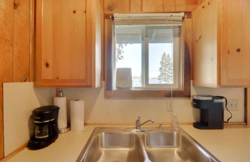 Lakeside Cabin with Beach about 14 Mi to Ski Area! - Foto 8