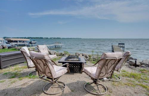 Lakefront Vacation Rental with Fire Pit and Dock! - Foto 22