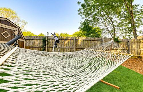 Home with Hot Tub, Playset and Grills in Clarksville! - Foto 17