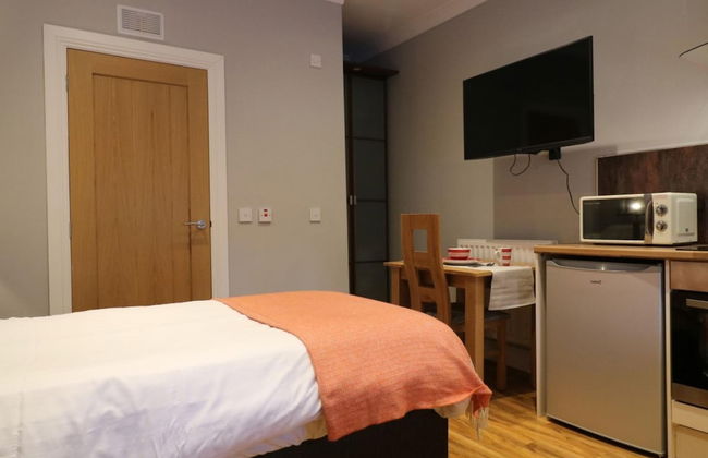 Linden Cottage Room 2 - Airdrie - Photo 1