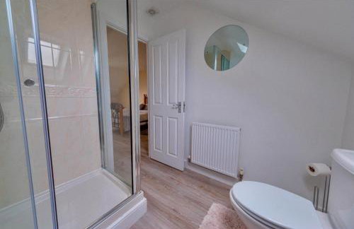 Cosy Home-Sleeps 5- Private Garden- Free Parking - Foto 22