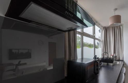 Luxury ground floor modern flat close to city with free parking - Photo 6