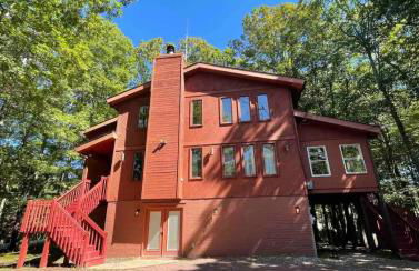 Poconos Chalet -Kayaks- HotTub-Karaoke-Lake - Foto 62