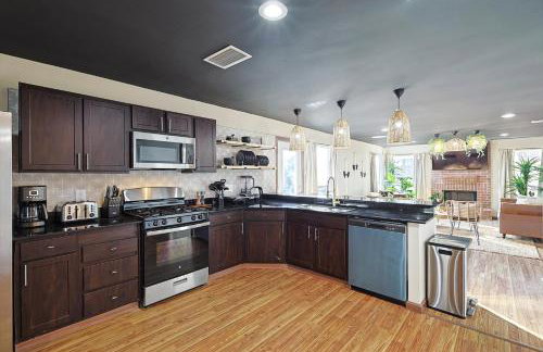 Luxury 5BR Getaway w Pool Hot Tub & Cinema - Foto 13