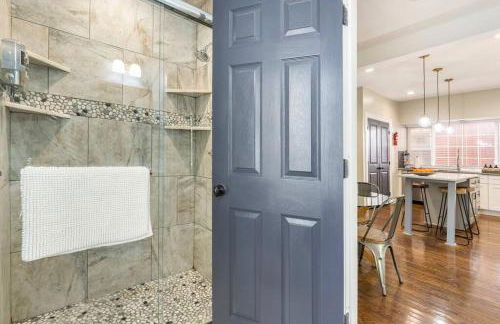 Chic 4BR 3BA Historic Home Near Country Club Plaza - Photo 48