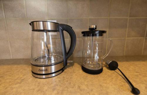 Prime Location The Village Green Room Desk - Foto 4