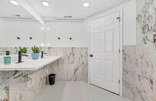 Trendy Two-Level Apartment - Foto 9