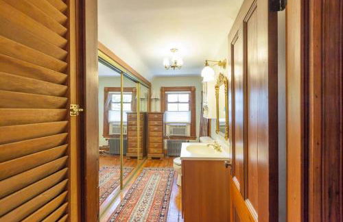 Charming Harvard Victorian - Foto 27