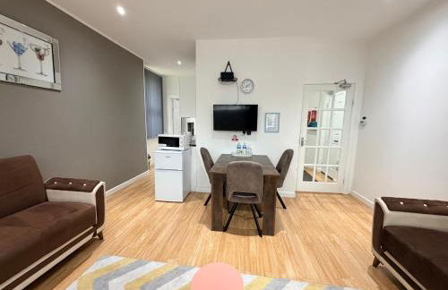 MK Apartments, Chorlton, Manchester Car Park - Foto 16