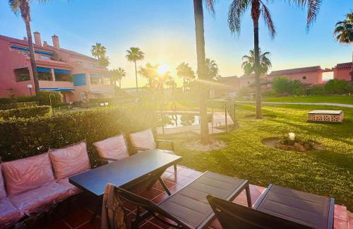 No1 - Beachfront Estepona, close to port, 2 bedroom, 2 bathroom, sleeps 5 - Photo 8