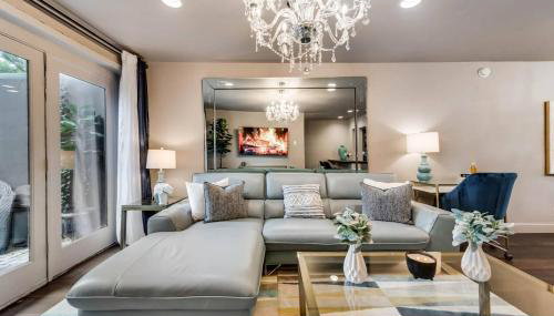 Contemporary Dallas 2BR Condo Patio & Pool - Foto 3