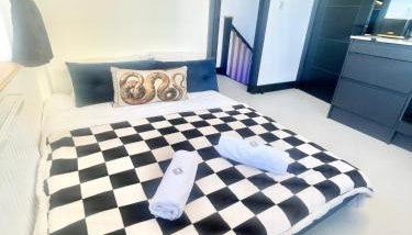 The Secret Agent Apartment - Brought to you by Coastline Retreats - Brand New - 2 mins walk to Beach - Childrens play den - Pool Table - Time Crisis Arcade Machine - Foto 4