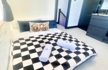 The Secret Agent Apartment - Brought to you by Coastline Retreats - Brand New - 2 mins walk to Beach - Childrens play den - Pool Table - Time Crisis Arcade Machine - Foto 4