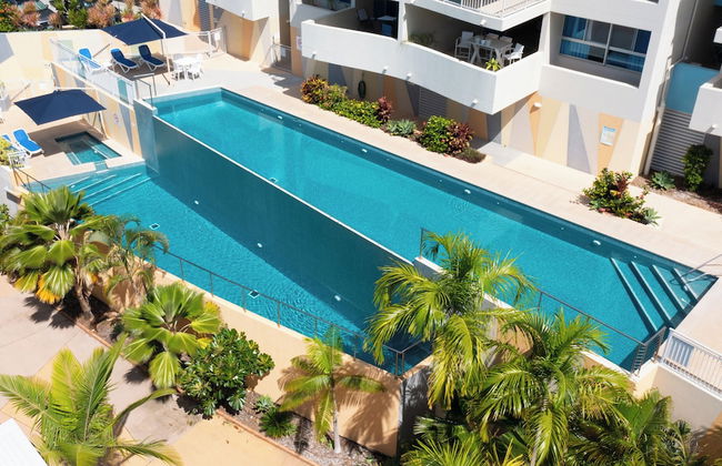 Azure Sea Whitsunday Resort - Photo 1